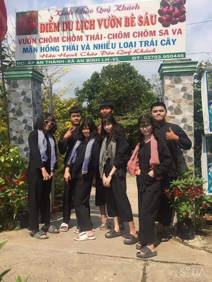 Vườn trái cây bé Sáu Vĩnh Long