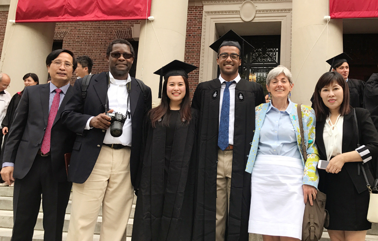 Bí Quyết Trồng Và Chăm Sóc Cây Hoa Mẫu Đơn Đỏ Văn Chấn Toàn Diện