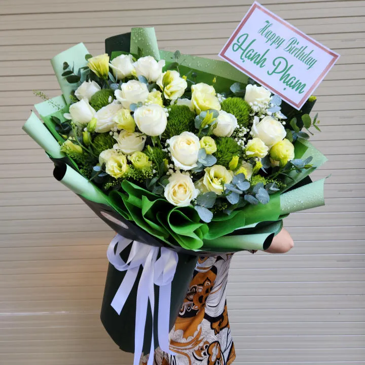 Tặng bó hoa hồng xanh lá cây để mang đến sự tươi mới và bình yên cho người nhận.